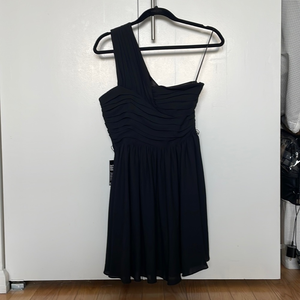 Express one shoulder chiffon dress. Black. Size 2. Fully lined. Side zipper.